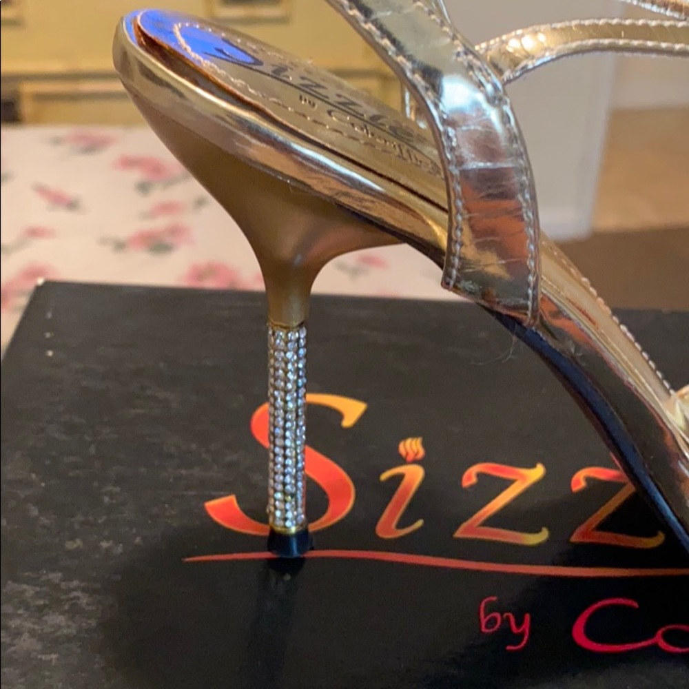 Heels - Picture 3 of 3